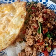 ร้านหน้าบ้าน ผัดไทย