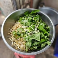 ก๋วยเต๋ียวเรือครูสน