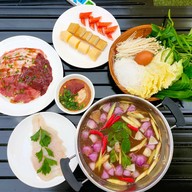 ก๋วยเตี๋ยวเรือโกเกื้อ ข้าวขาหมู -