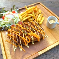 ตลาดเป็นสุข Kanchanaburi