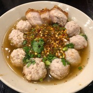 หมูตั่วเฮีย โครงการสวนหลวงสแควร์