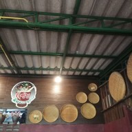 บรรยากาศ แซ่บส้มตำหมูย่าง