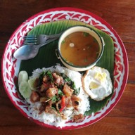 เมนูของร้าน กลิ่นกะเพรา แม่สอด