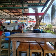 บรรยากาศ น้องโอปอร์ไก่ย่างวิเชียรบุรี