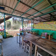 บรรยากาศ น้องโอปอร์ไก่ย่างวิเชียรบุรี