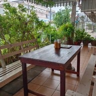 บรรยากาศ บ้านยาย กาแฟ