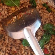 ผัดกะเพรานิราแซ่บ