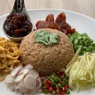 ครัวอิ่มเอม อาหารตามสั่ง/ก๋วยเตี๋ยวลูกชิ้นปลานายใบ้ (สามย่านเจ้าเก่า) แรก