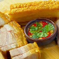 หมูกรอบคุณเพชร