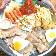 สเต็กถาดป้าน้อย ร้านมีที่เดียว ไม่มีสาขาครับ