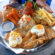 สเต็กถาดป้าน้อย ร้านมีที่เดียว ไม่มีสาขาครับ