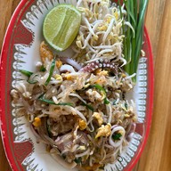 เมนูของร้าน ร้านวิภา(แม่แฮ) ผัดไทยในตำนาน