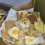 สเต็กถาดป้าน้อย ร้านมีที่เดียว ไม่มีสาขาครับ