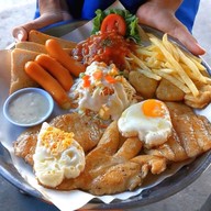 สเต็กถาดป้าน้อย ร้านมีที่เดียว ไม่มีสาขาครับ