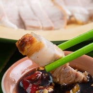บรรพบุรุษหมูกรอบ รัชดา ( ย้ายร้านมาอยู่รัชดาซอย 3 )