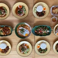 บรรพบุรุษหมูกรอบ รัชดา ( ย้ายร้านมาอยู่รัชดาซอย 3 )