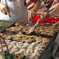 ขนมบ้าบิ่นมะพร้าวอ่อน หน้าธ.ธนชาต ตลาดนครปฐม 0700-1300