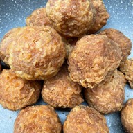 ยำแหนมข้าวทอด ร้านลอยสมุนไพร วุฒากาศ