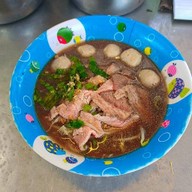 ก๋วยเตี๋ยวแชมป์นายฮั้งเพ้ง ตลาดสดสุชาดา