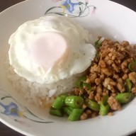 ผัดกะเพรานิราแซ่บ