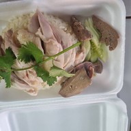 เจ๊หงษ์ข้าวมันไก่ เวทีมวยอ้อมน้อย(ต้นตำรับ)