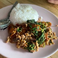 ข้าวไข่ข้น กะเพราพริกแห้ง