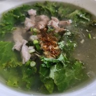 เมนูของร้าน ก๋วยเตี๋ยวคั่วเป็ดอร่อยริมทาง คลองถม