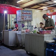 หน้าร้าน ก๋วยเตี๋ยวคั่วเป็ดอร่อยริมทาง คลองถม