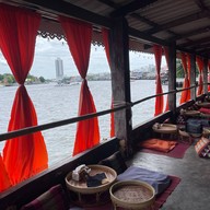 บ้านริมน้ำตลาดน้อย