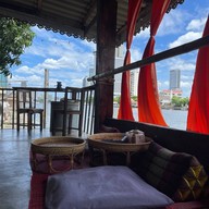 บ้านริมน้ำตลาดน้อย