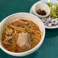 บ้านข้าวมันส้มตำ ตรงข้ามทะเลสาบ 2 (สัมมากร)