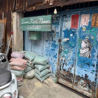 บ้านริมน้ำตลาดน้อย