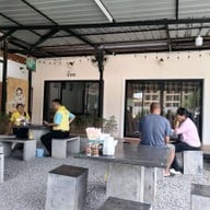 บรรยากาศ ก๋วยเตี๋ยวปากหม้อน่าล่อในสวน พัทลุง พัทลุง