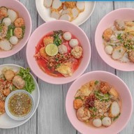 ตี๋ลูกชิ้นปลา-ข้าวขาหมู ประชาอุทิศ 91 ตี๋ลูกชิ้นปลา-ประชาอุทิศ 91