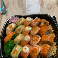 Sugoi Sushi สุโก่ย ซูชิ แซลมอนสดนอร์เวย์