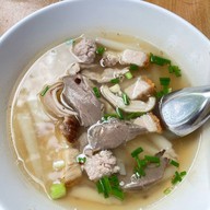 เมนูของร้าน ก๋วยจั๊บตรอกโรงหมูเจ้าเก่า