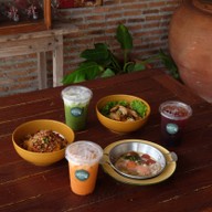 บรรจง-ข้าวไข่ข้น-ชากาแฟ อารีย์