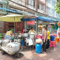 ก๋วยจั๊บตรอกโรงหมูเจ้าเก่า