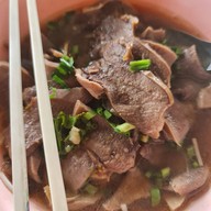 ก๋วยเตี๋ยวเฮียตี๋น้อย เนินมะกอก