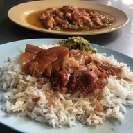 ขาหมู จ.ส.100 เซนต์หลุยส์