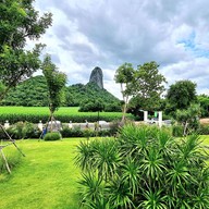 บรรยากาศ บ้าน มาดาม ไทย เรสทัวรองท์ เขาจีนแล