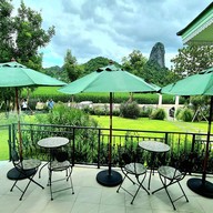 บรรยากาศ บ้าน มาดาม ไทย เรสทัวรองท์ เขาจีนแล