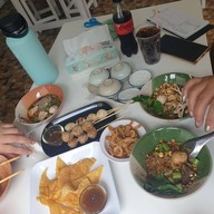 ก๋วยเตี๋ยวเรือ ลิ้มรส อร๊อยอร่อย โชคชัย4 ซอย78