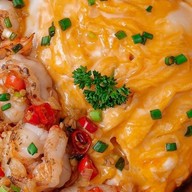 ข้าวไข่ข้น กะเพราพริกแห้ง