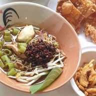 ก๋วยเตี๋ยวเรือ ลิ้มรส อร๊อยอร่อย โชคชัย4 ซอย78