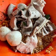 ก๋วยเตี๋ยวหมูต้มยำตำลึงตาเบิร์ด (หน้าวัง)