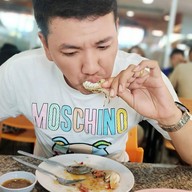 บรรยากาศ กุ้งเผา สะใภ้ริมน้ำ ตลาดกลางอยุธยา