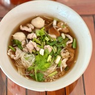ก๋วยเตี๋ยวรสโบราณบ้านพัทยา