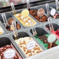 SIMPLE DAY GELATO & CHOCOLATE เดอะบล๊อค ราชพฤกษ์