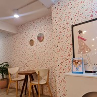 สวีท แอดดิค ถนนสาธุประดิษฐ์